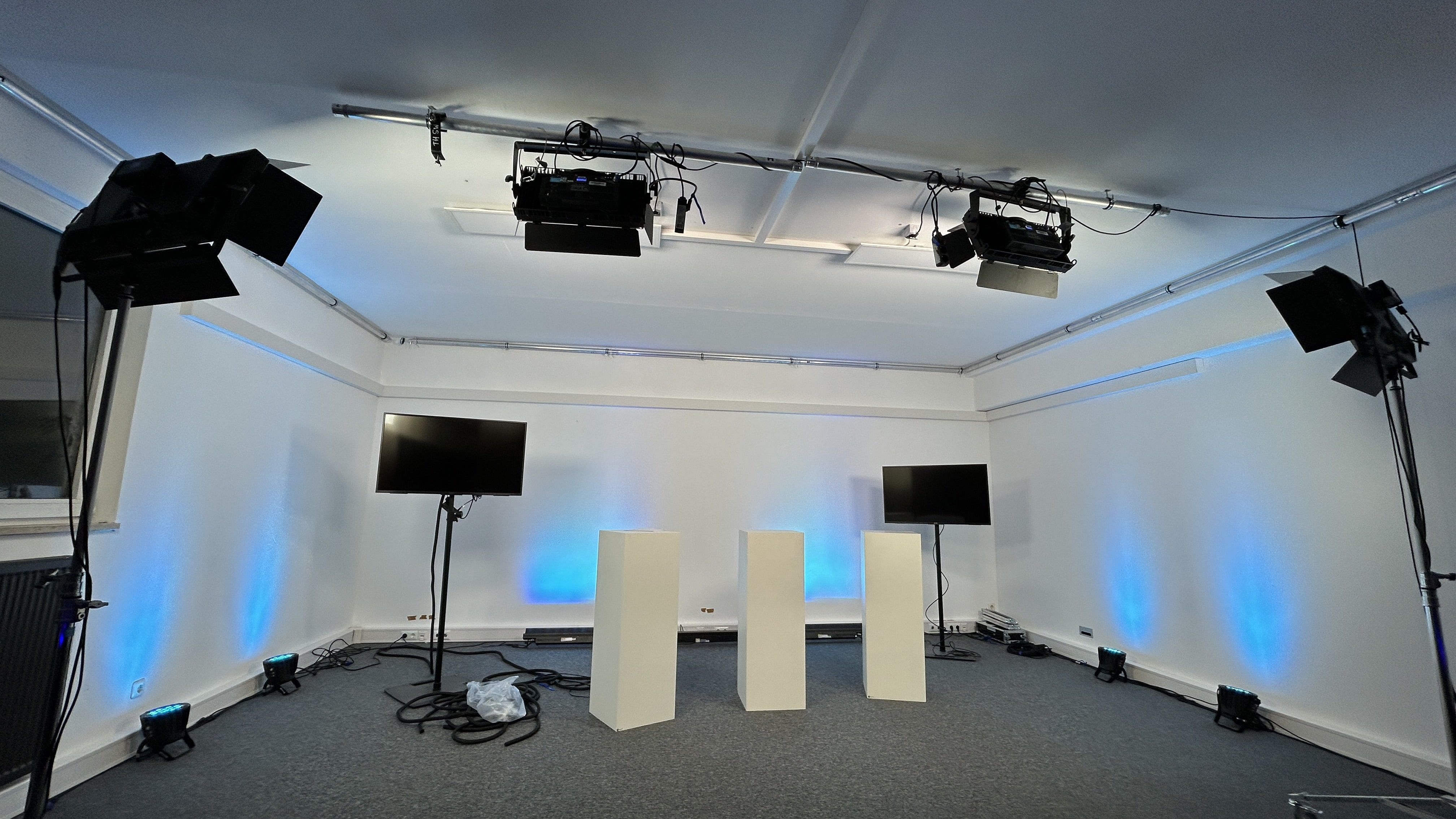 Streamingkeller Schweinfurt Studio mit Lichttechnik